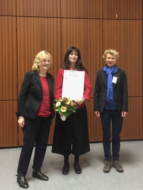 Bild der Überreichung des Promotionspreises