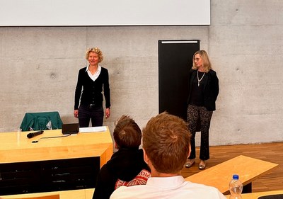 Bild der Amtsübergabe der ersten Vorsitzenden Lienemann